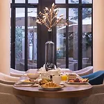 Le Walt By Inwood Hotel